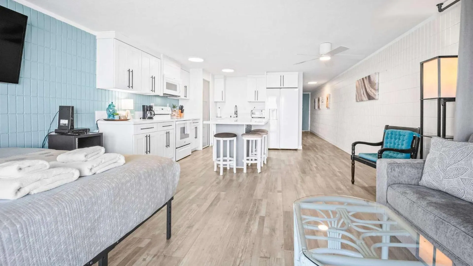 Beautiful Beachfront Condo Laie United States